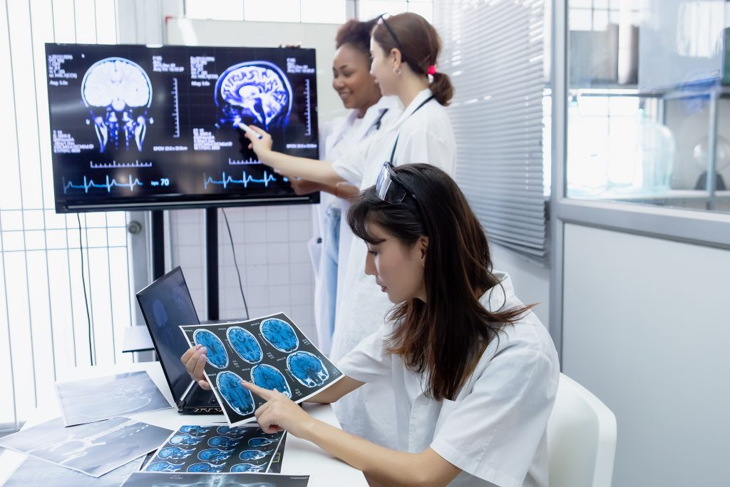 can an ophthalmologist detect a brain tumor