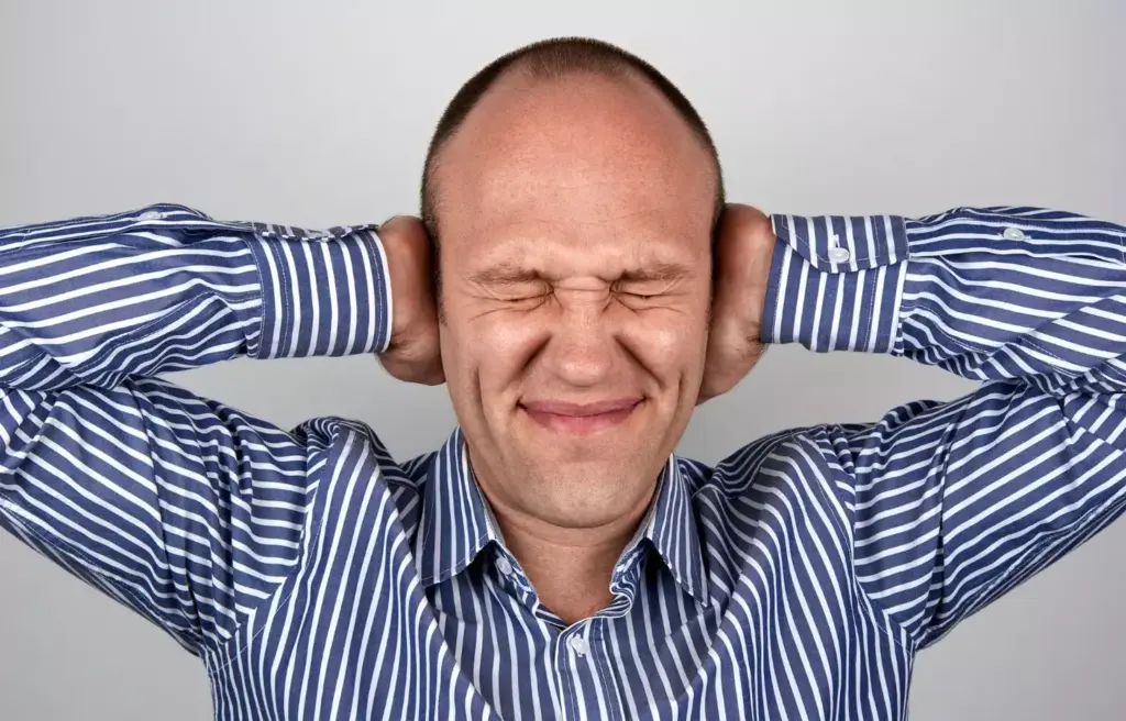 A close-up view of a human head experiencing the symptoms of a brain tumor headache. The forehead is creased with a pained expression, and the temples are slightly flushed. The eyes are squinted, and one hand is gently massaging the side of the head. The lighting is soft and diffuse, creating a moody, introspective atmosphere. The background is blurred and out of focus, placing the emphasis on the intense, agonizing headache experience. The image conveys the sense of a persistent, debilitating pain that is the primary warning sign of a brain tumor. A close-up view of a human head experiencing the symptoms of a brain tumor headache. The forehead is creased with a pained expression, and the temples are slightly flushed. The eyes are squinted, and one hand is gently massaging the side of the head. The lighting is soft and diffuse, creating a moody, introspective atmosphere. The background is blurred and out of focus, placing the emphasis on the intense, agonizing headache experience. The image conveys the sense of a persistent, debilitating pain that is the primary warning sign of a brain tumor.
