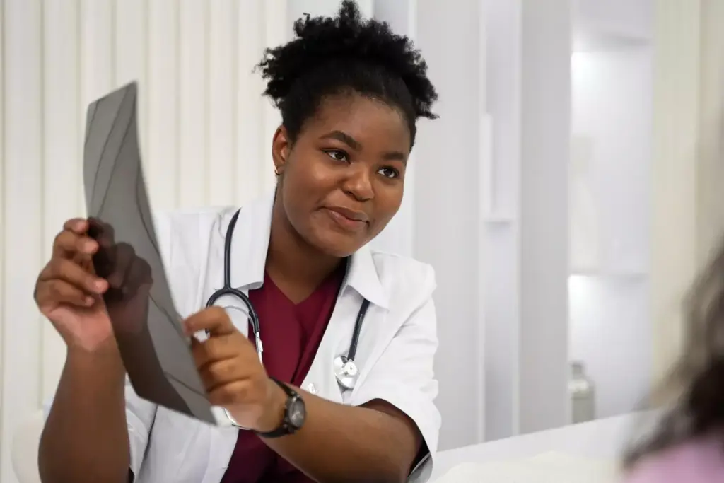 A dimly lit medical laboratory, with an array of diagnostic equipment and samples on sterile lab benches. In the foreground, a detailed illustration depicts various less common symptoms of NSCLC, such as clubbing of the fingers, swelling in the face and neck, and skin discoloration. The middle ground showcases a life-size 3D model of a human torso, highlighting the affected internal organs. The background features a series of high-resolution microscopic images, revealing the cellular changes associated with these atypical manifestations. The scene is illuminated by a warm, subdued lighting, creating an atmosphere of clinical investigation and medical discovery.