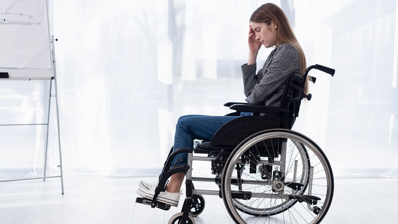 What Is Incomplete Paraplegia and How Does It Differ from Complete Paralysis?