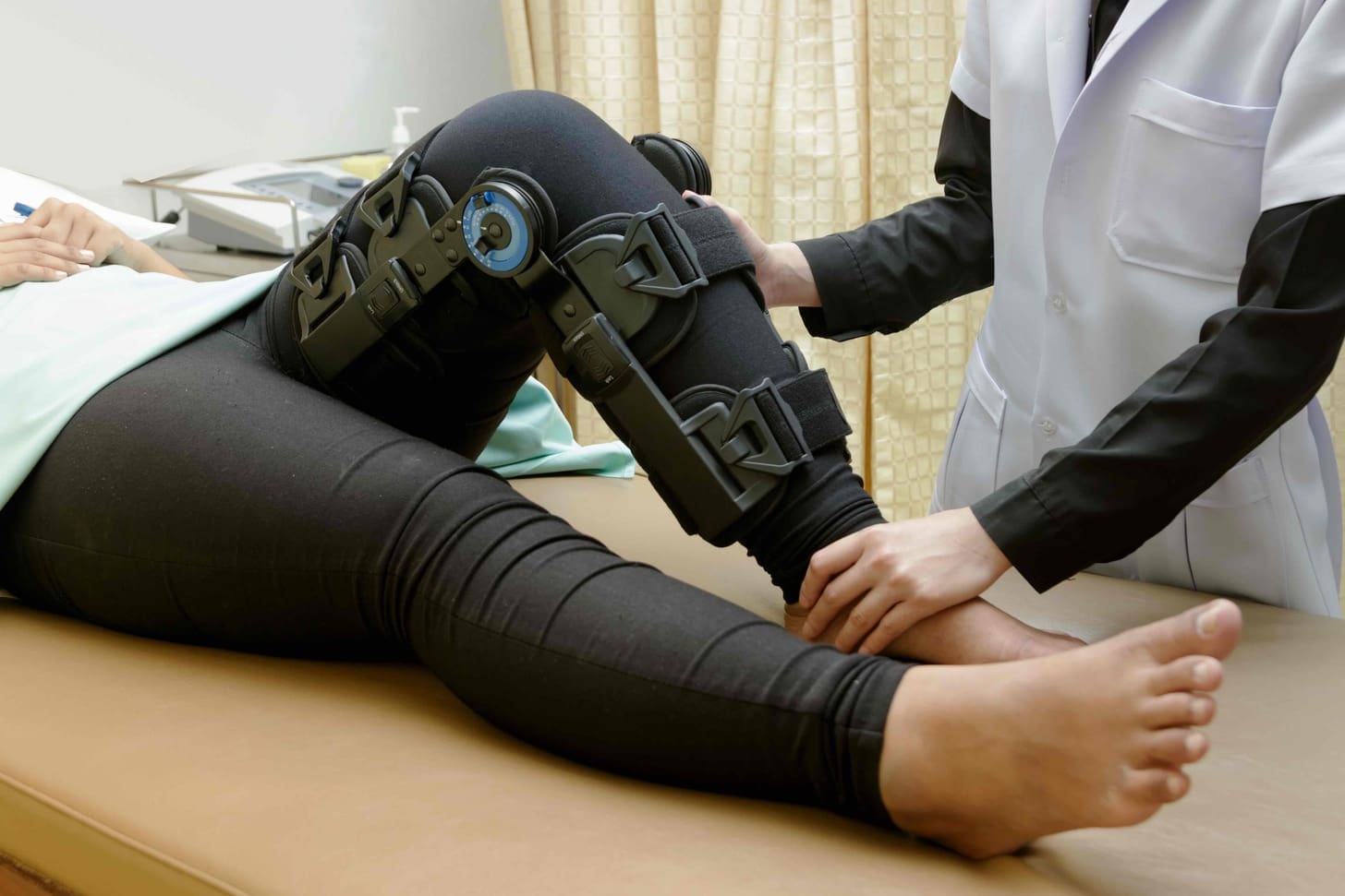 7 Alternatives to Knee Replacement Surgery: Options Without Surgery