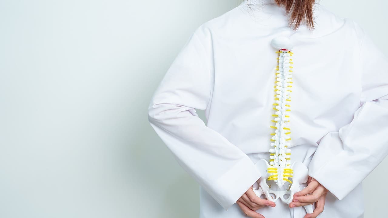 7 Key Signs and Treatments for Compressed Spine Lower Back Issues
