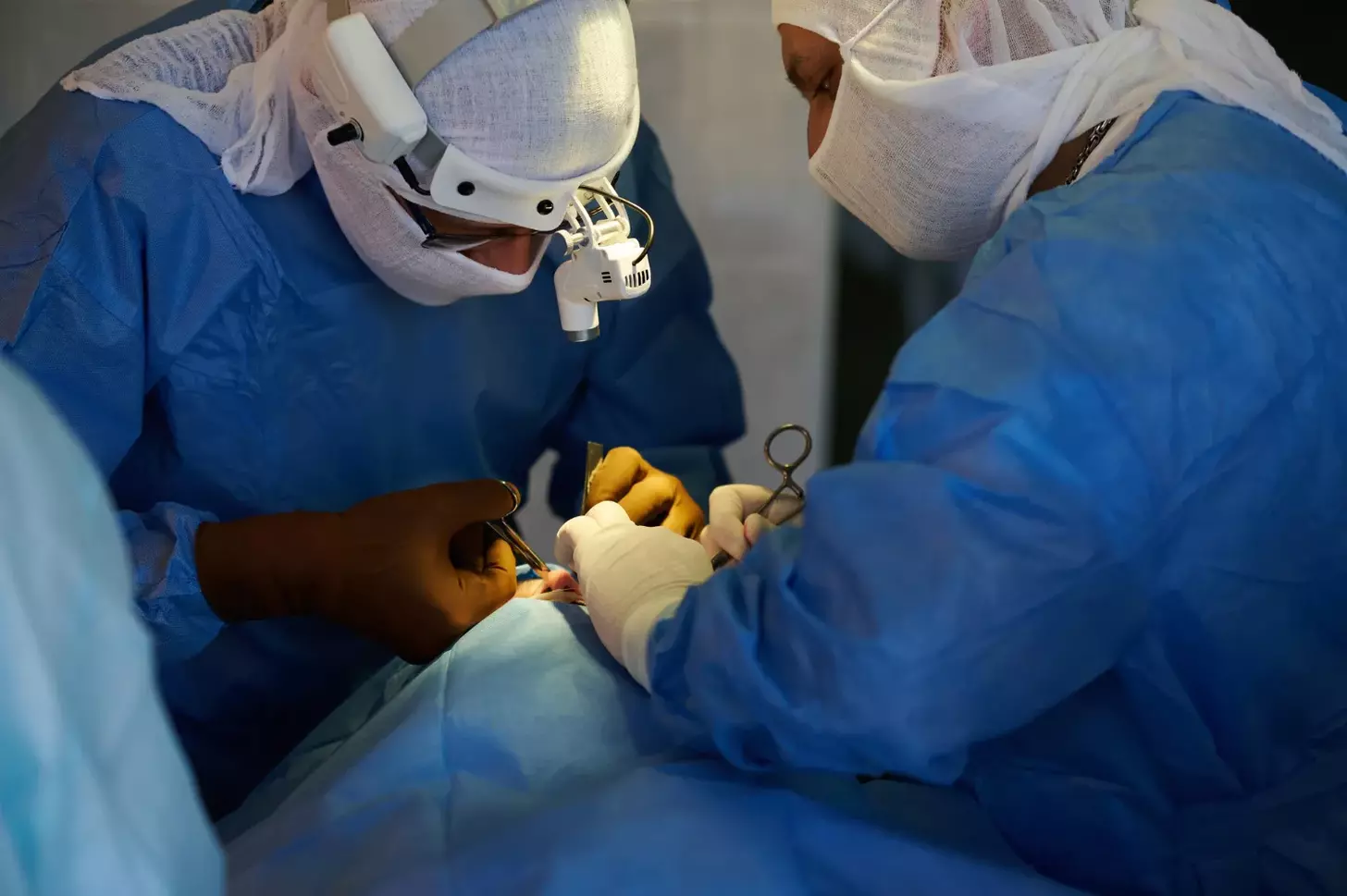 Difference Between Robotic and Laparoscopic Surgery: 7 Key Facts You Need to Know