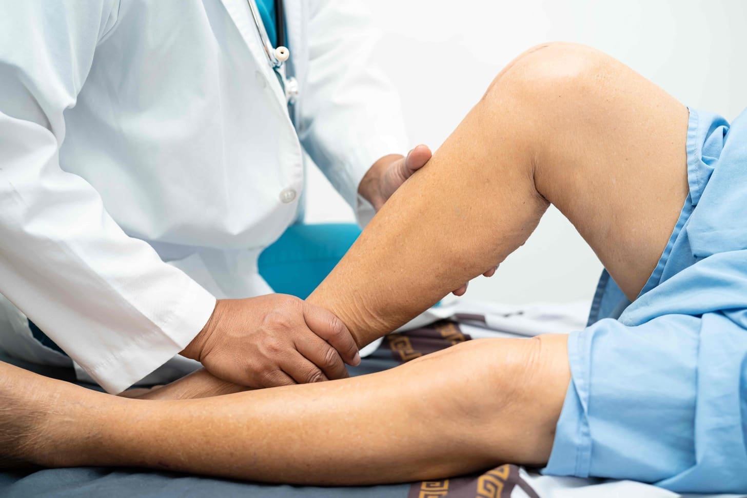 How Long Does a Knee Scope Surgery Take and What Affects the Timing? 1 How Long Does a Knee Scope Surgery Take and What Affects the Timing?