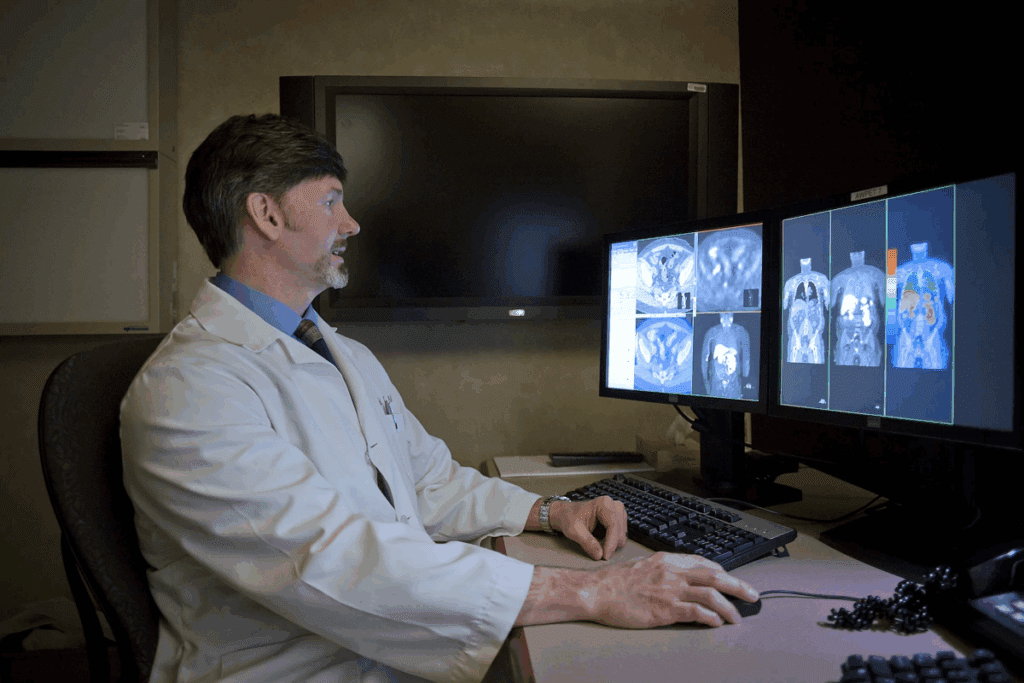 Intensive radiologist: What Do They Do? (Guide)