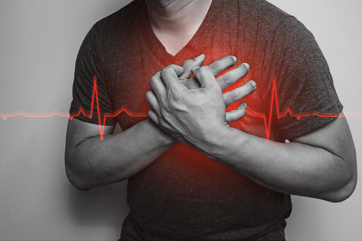 Chest Discomfort in Women: 8 Common Causes and Key Symptoms